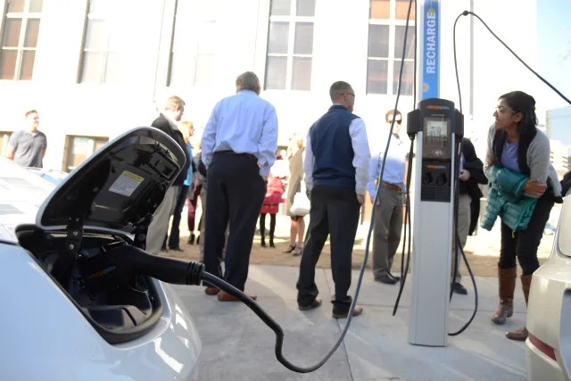 電動(dòng)汽車充電樁使用常見(jiàn)問(wèn)題及解決方案